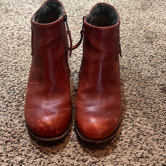 Caterpillar CAT Rustic Buckle Zip Up Bootie - Size 8, Red - Picture 2 of 6